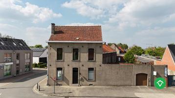 Grote eigendom met atelier. beschikbaar voor biedingen