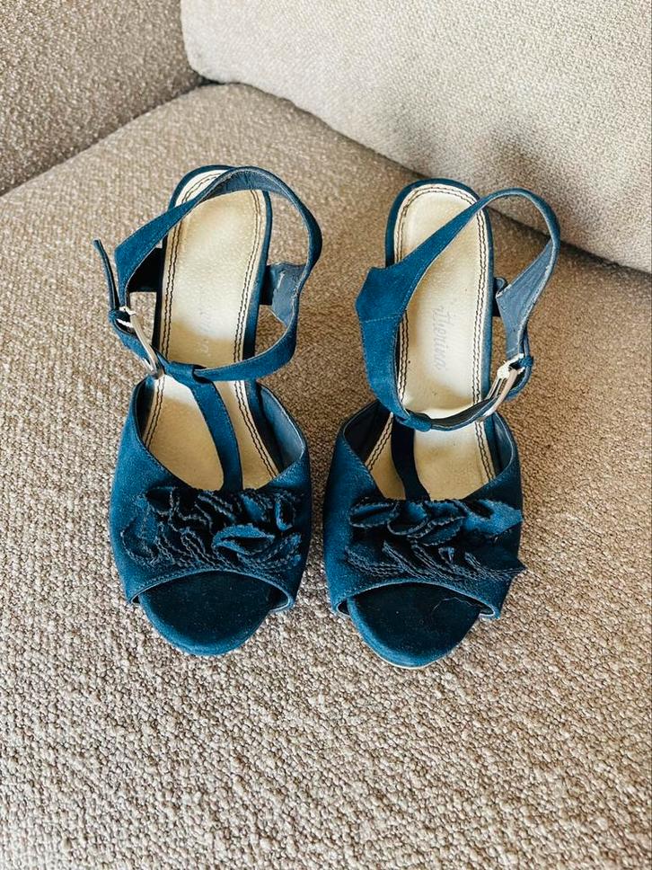 👡 Sandalen met donkerblauwe hak — Elegance 40, Kleding | Dames, Schoenen, Zo goed als nieuw, Sandalen of Muiltjes, Blauw, Ophalen of Verzenden