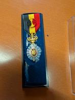 Belgische medaille verdienstelijkheid met rozet, Postzegels en Munten, Penningen en Medailles, Ophalen of Verzenden
