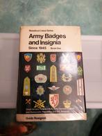 Livre army badges., Enlèvement ou Envoi