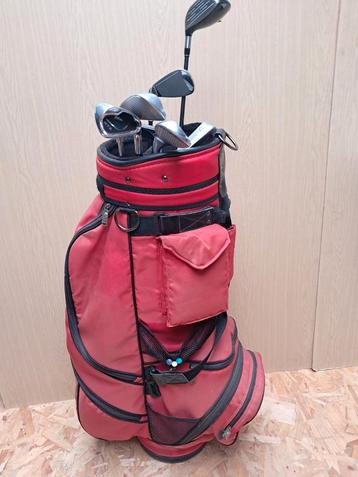 Golfzak met enkele golfsticks voor slechts 40€ beschikbaar voor biedingen