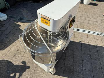 Deegmenger machine , 30L reservoir, 400volt, werkt perfect! beschikbaar voor biedingen