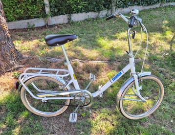 Witte vouwfiets beschikbaar voor biedingen