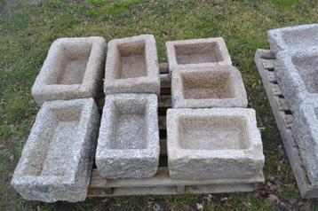 oude gekapte granieten bakjes uit bretagne