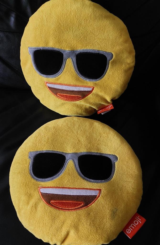 2 Emoji kussens, Kinderen en Baby's, Kinderkamer | Inrichting en Decoratie, Gebruikt, Kleed of Kussen, Ophalen