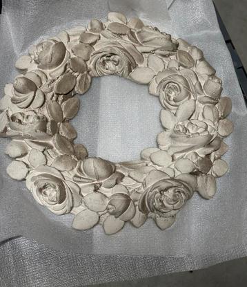 Blloemenkrans met haak om op te hangen, doormeter 30 cm.  beschikbaar voor biedingen