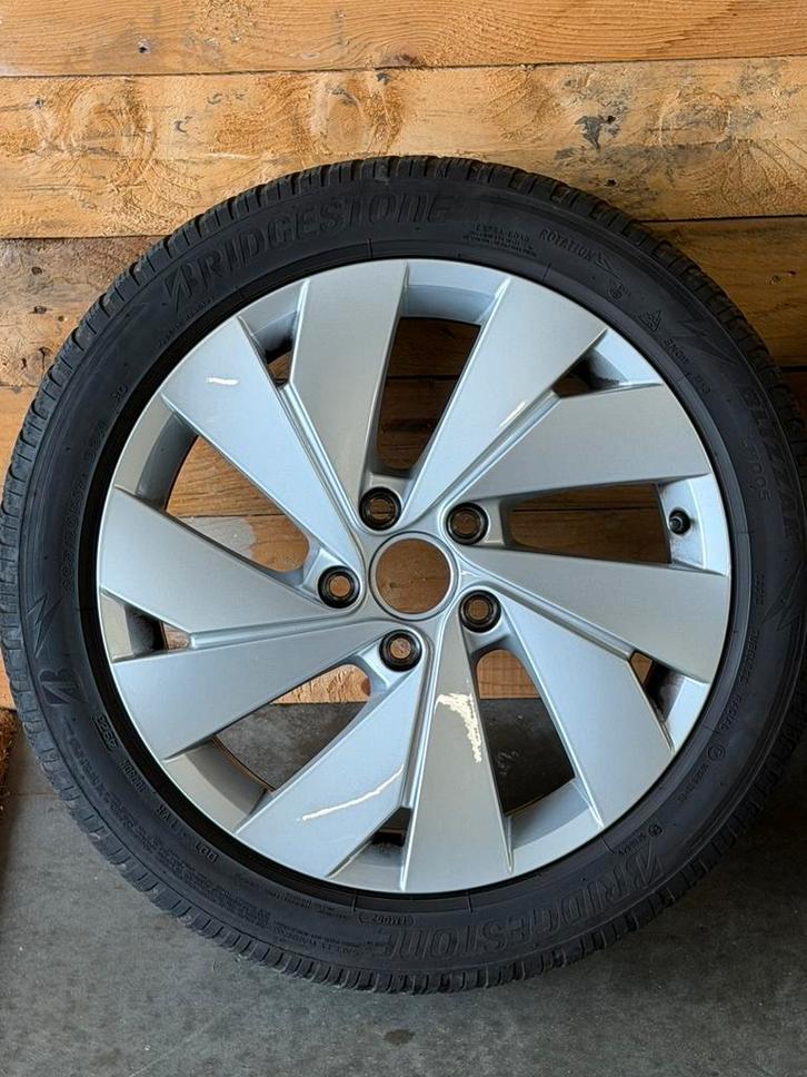 Originele VW velgen Belmont Golf 8 met winterbanden, Auto-onderdelen, Banden en Velgen, Band(en), Winterbanden, 17 inch, 205 mm