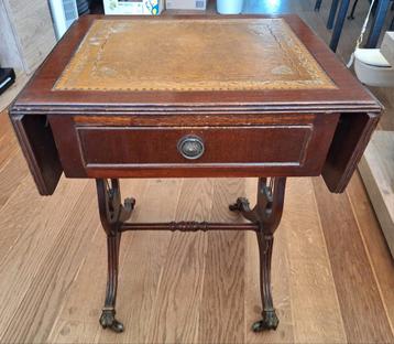 Antieke of vintage bijzettafel  beschikbaar voor biedingen