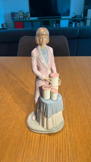 Tupperware demonstratrice porselein  beschikbaar voor biedingen