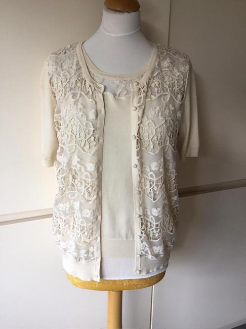 Leo & Ugo twinset maat 38, Kleding | Dames, Truien en Vesten, Zo goed als nieuw, Maat 38/40 (M), Beige, Ophalen of Verzenden