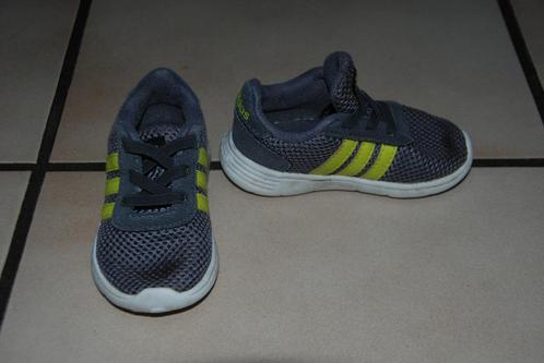 Adidas grijze lage sneakers Maat 21 Zeer goede staat!!!, Kinderen en Baby's, Babykleding | Schoentjes en Sokjes, Zo goed als nieuw