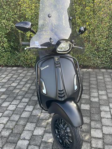 Vespa sprint notte A klasse beschikbaar voor biedingen