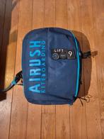 2023 airush lift 9M (met of zonder bar), Watersport en Boten, Kitesurfen, Ophalen of Verzenden, Gebruikt, 9 m², Kite