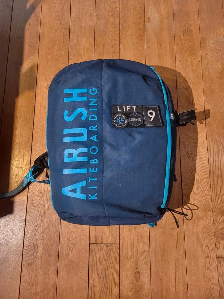 2023 airush lift 9M (met of zonder bar), Watersport en Boten, Kitesurfen, Gebruikt, Kite, 9 m², Ophalen of Verzenden
