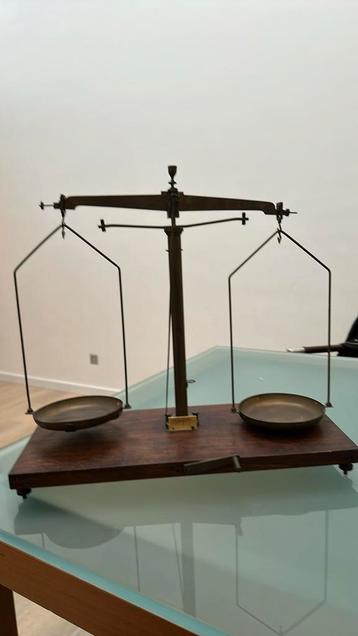 Apothekersbalans beschikbaar voor biedingen