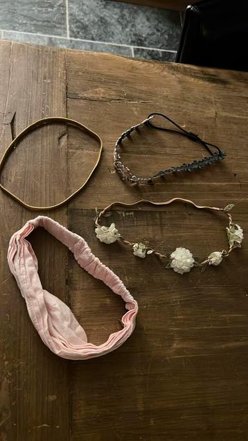 4 élastiques à cheveux. Gratuit à récupérer, Enlèvement, Comme neuf
