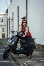 Henri Sport Scooter | Klasse A of B – Stijlvol en Zuinig, Fietsen en Brommers, Nieuw, Benzine, 49 cc, Ophalen of Verzenden