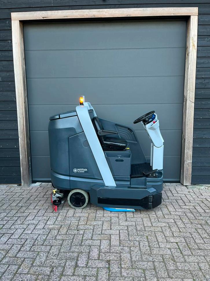 Schrobmachine | Nilfisk SC6000, Doe-het-zelf en Bouw, Reinigingsmachines, Gebruikt, Schrobmachine, Ophalen of Verzenden