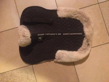 ONDERLEGGER LAMSWOL beschikbaar voor biedingen