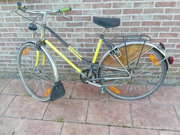 Damesfiets beschikbaar voor biedingen