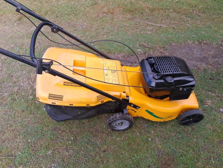 Stiga grasmaaier zelftrekker 48cm, Tuin en Terras, Grasmaaiers, Zo goed als nieuw, Benzine-grasmaaier, 40 t/m 49 cm, Cirkelmaaier