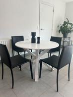 Ronde witte eetafel met 4 ledere stoelen, Huis en Inrichting, Ophalen of Verzenden, Zo goed als nieuw