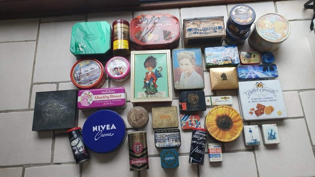 LOT 35 BOITES EN METAL FER / TOLE, Collections, Enlèvement, Utilisé