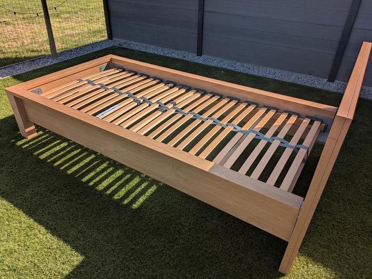 Eenpersoonsbed met matras en gratis poef!, Huis en Inrichting, Slaapkamer | Bedden, Ophalen