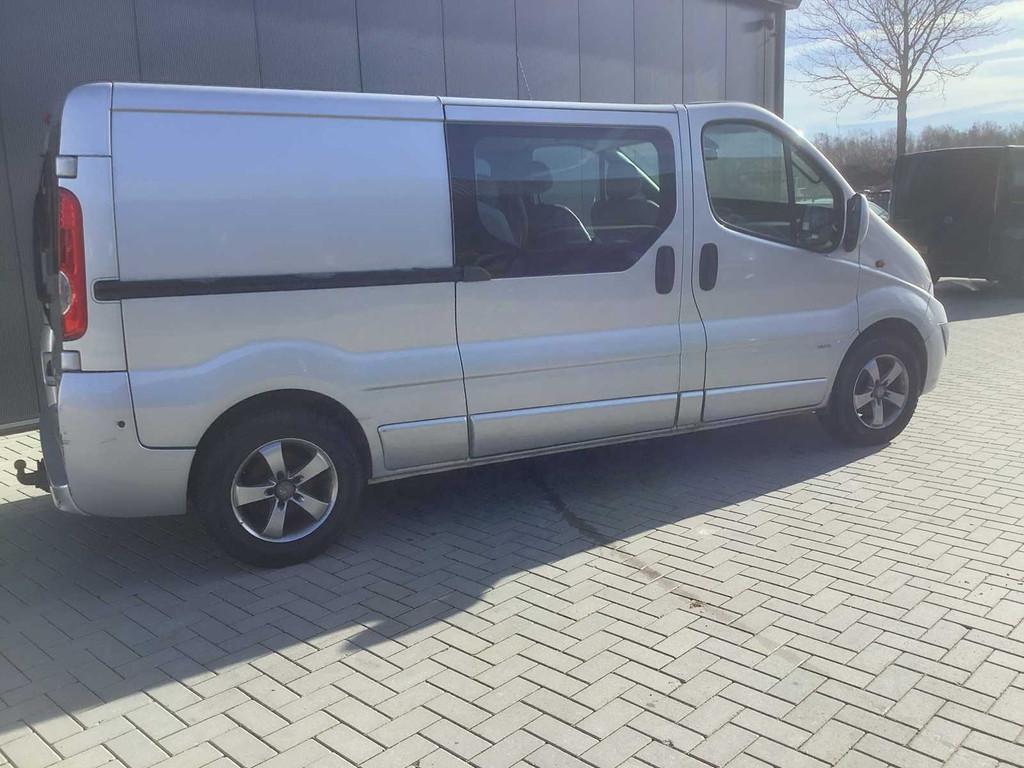 Opel Vivaro 2.5 CDTI L2H1 Véhicule Commercial DC 2010, Achat, Entreprise, Euro 4, Occasion