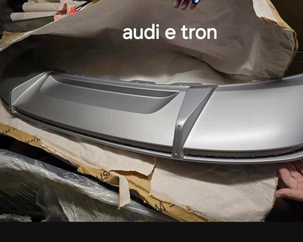 Audi E tron achter bumper spoiler
4KE807835C, Ophalen of Verzenden