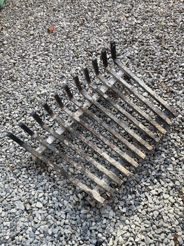 Grille porte-bûches, Ophalen, Gebruikt