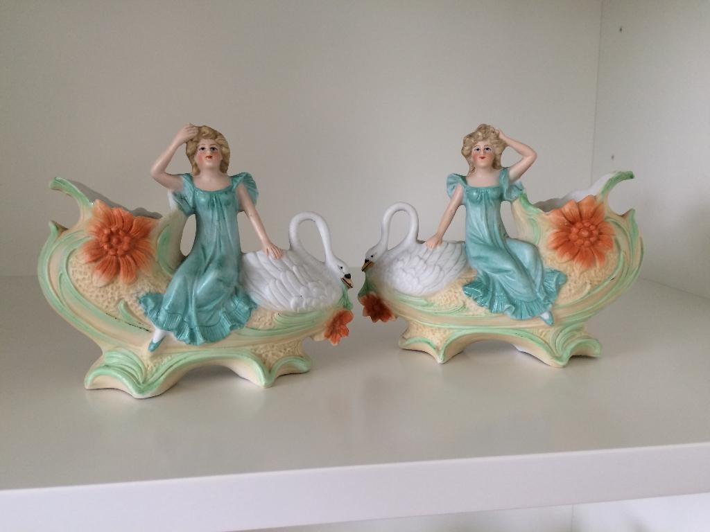 2 Antieke biscuit beeldjes, Antiquités & Art, Antiquités | Porcelaine, Enlèvement