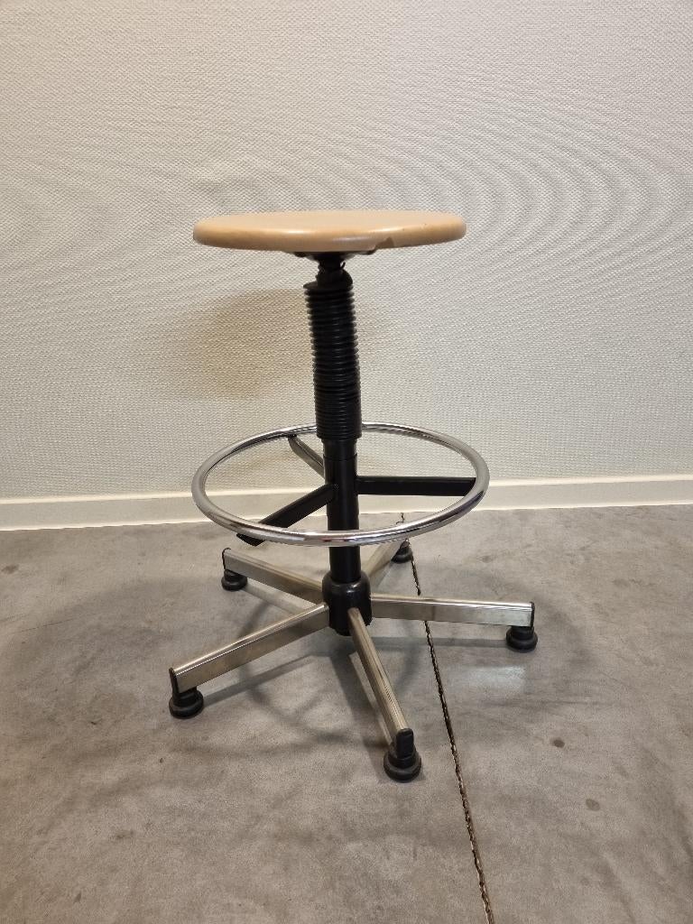 Krukje voor aan de tafel , voor aan de werktafel, Enlèvement, Utilisé