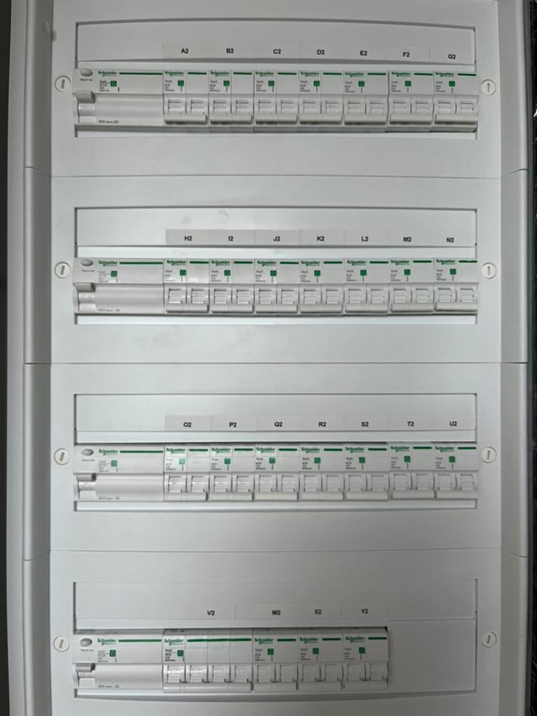 Electricien á Bruxelles: intervention 24h/7 0465336804, Service 24h/24