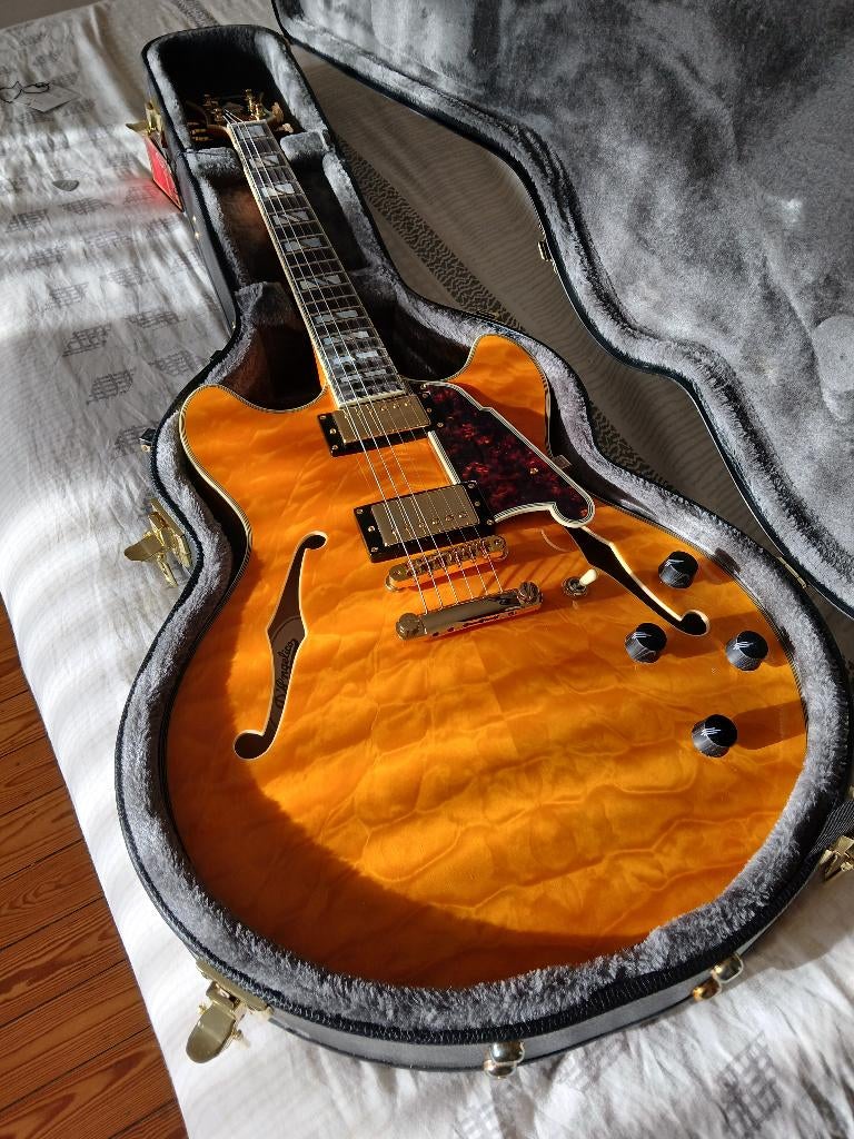 D'Angelico Excel DC XT vintage naturel quilt, Musique & Instruments, Instruments à corde | Guitares | Électriques, Neuf, Semi-solid body