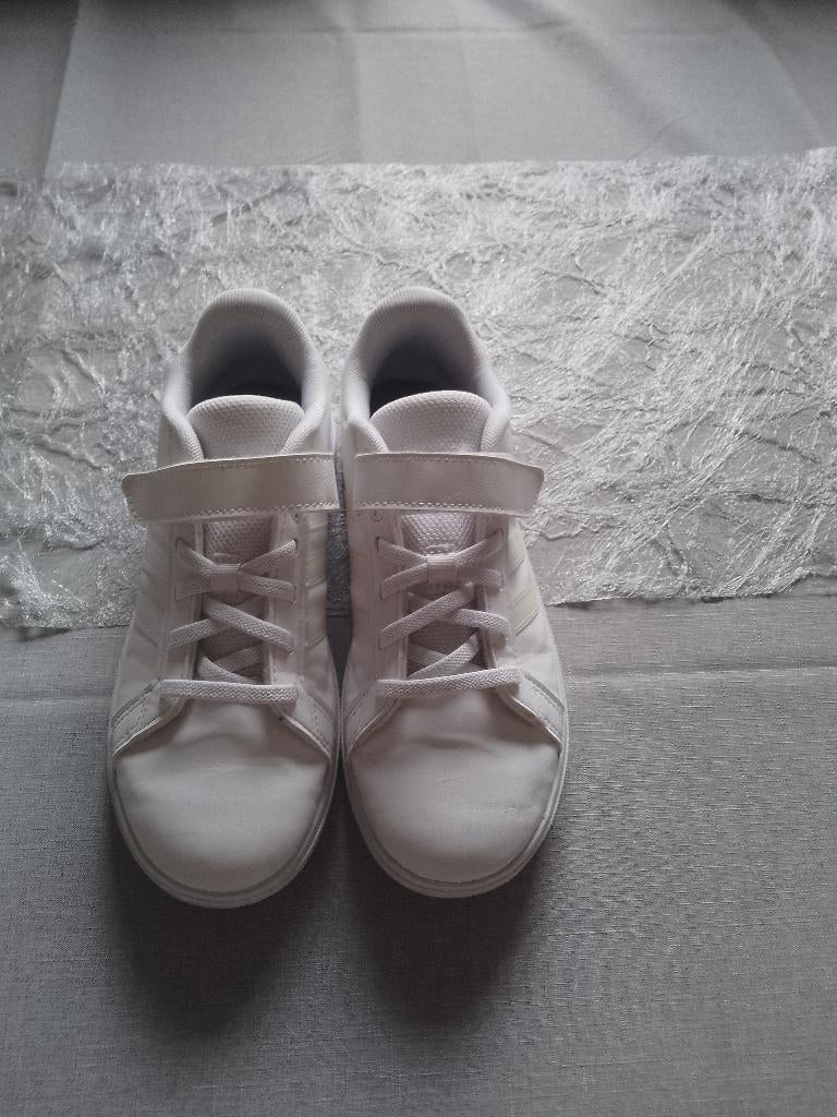 Baskets Adidas blanche taille 34, Enfants & Bébés, Adidas, Enlèvement, Utilisé, Chaussures de sport