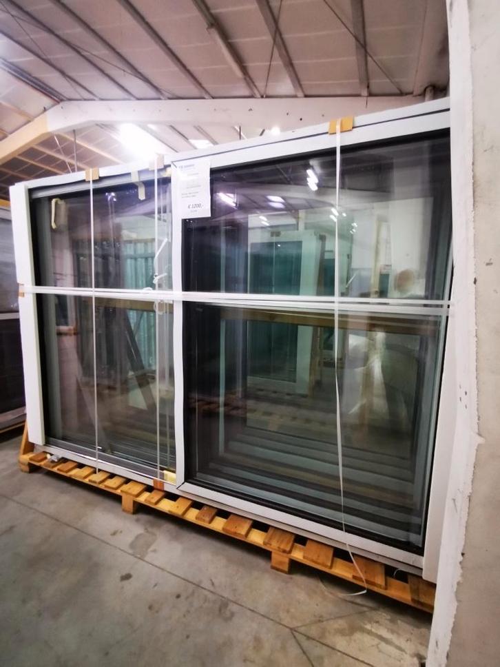 PVC Schuifraam 1 zijde schuivend 2980 x 2100 (B x H in mm), Doe-het-zelf en Bouw, Raamkozijnen en Schuifdeuren, Zo goed als nieuw