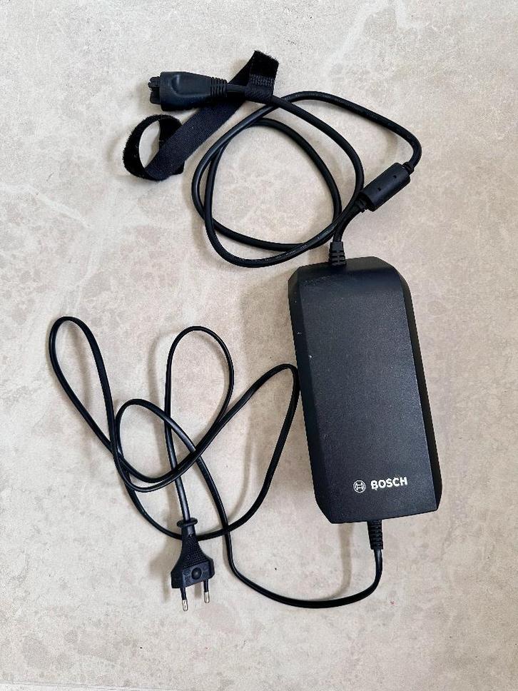Bosch lader: Charger Standard 4A | BCS220, Fietsen en Brommers, Fietsaccessoires | Fietsaccu's, Zo goed als nieuw, Ophalen
