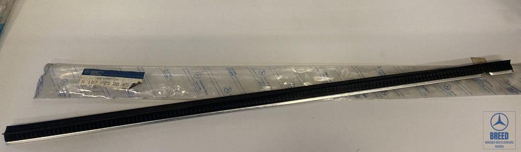 NOS raamsnor binnenzijde rechts voor Mercedes-Benz R107 C107, Neuf, -, -, Enlèvement ou Envoi