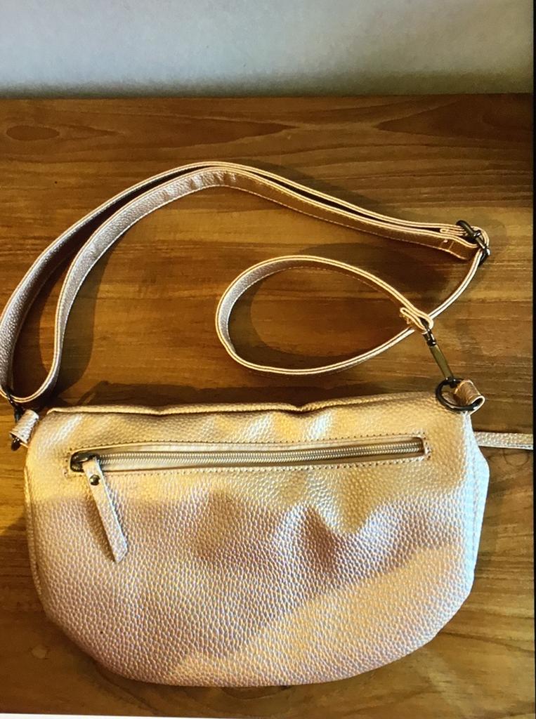 Handtassen met lange riem, Handtassen en Accessoires, Tassen | Damestassen, Ophalen, Zo goed als nieuw, Overige kleuren, Schoudertasje