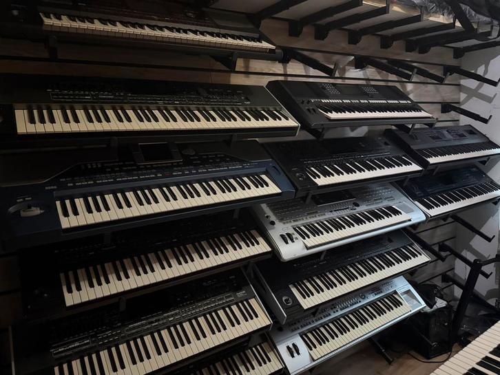 Verschillende keyboards Met Garantie, Musique & Instruments, Claviers, Comme neuf, Korg, Sensitif, Connexion MIDI, Enlèvement