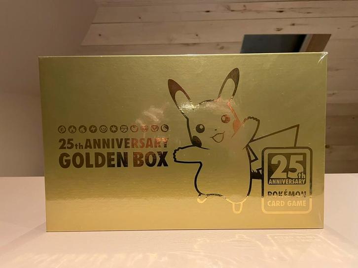 Boîte dorée japonaise pour le 25e anniversaire, Hobby & Loisirs créatifs, Jeux de cartes à collectionner | Pokémon, Neuf, Booster box