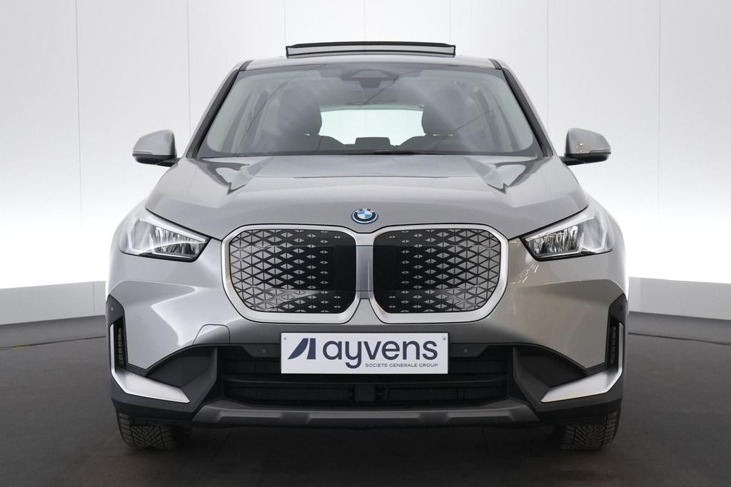 (2FHU210) BMW IX1, Auto's, BMW, Stof, Gebruikt, 2 Reeks, 5 zetels