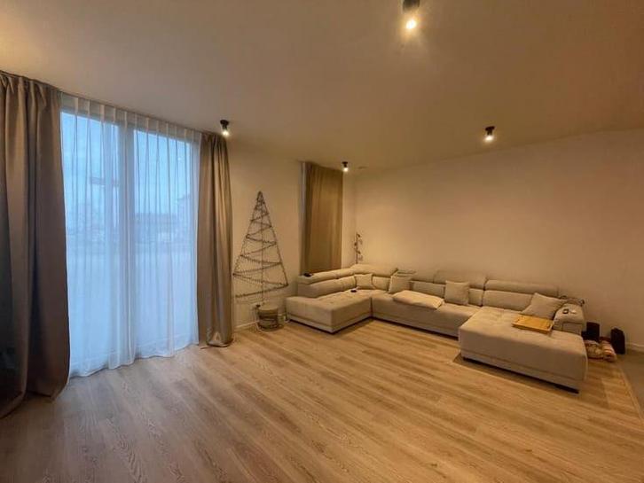 Modulaire zetel met elektrisch uitschuifbaar middenstuk, Huis en Inrichting, Zetels | Zetels en Chaises Longues, Zo goed als nieuw