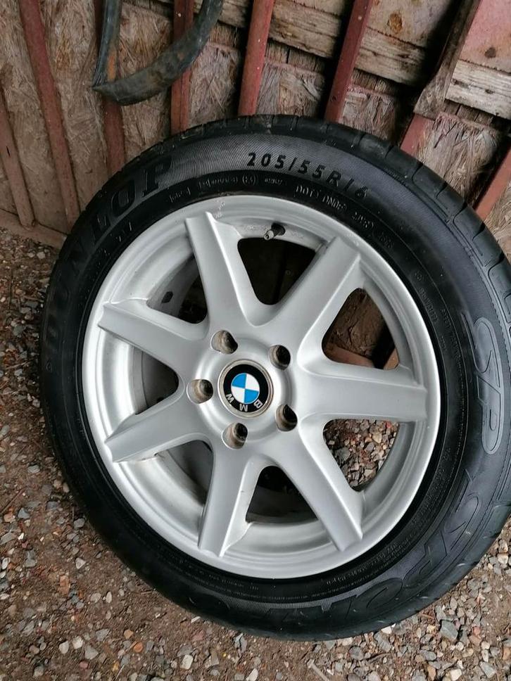4 BMW 16' velgen 2 banden ok 2 gladde banden, Auto-onderdelen, Banden en Velgen, Band(en), Ophalen