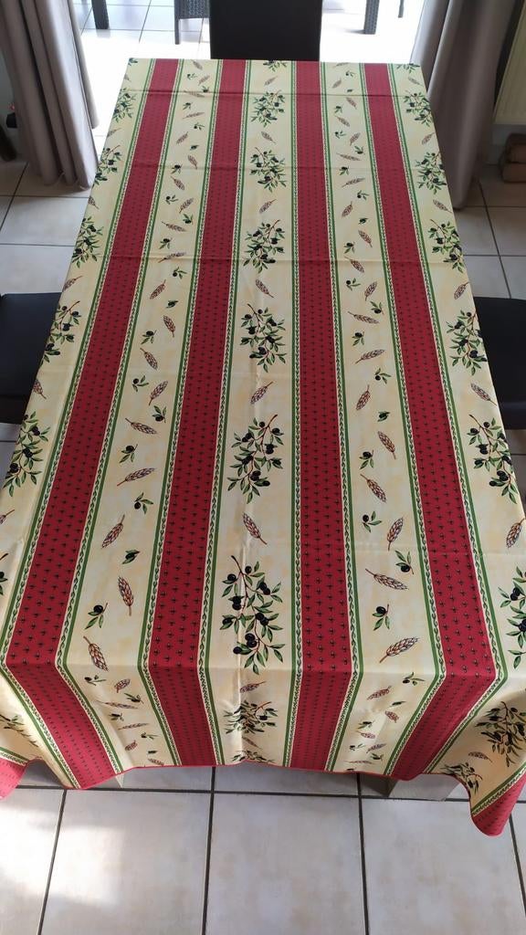 Grande nappe beige et rouge 140 x 300 cm, Enlèvement ou Envoi, Comme neuf, Rectangle, Intérieur