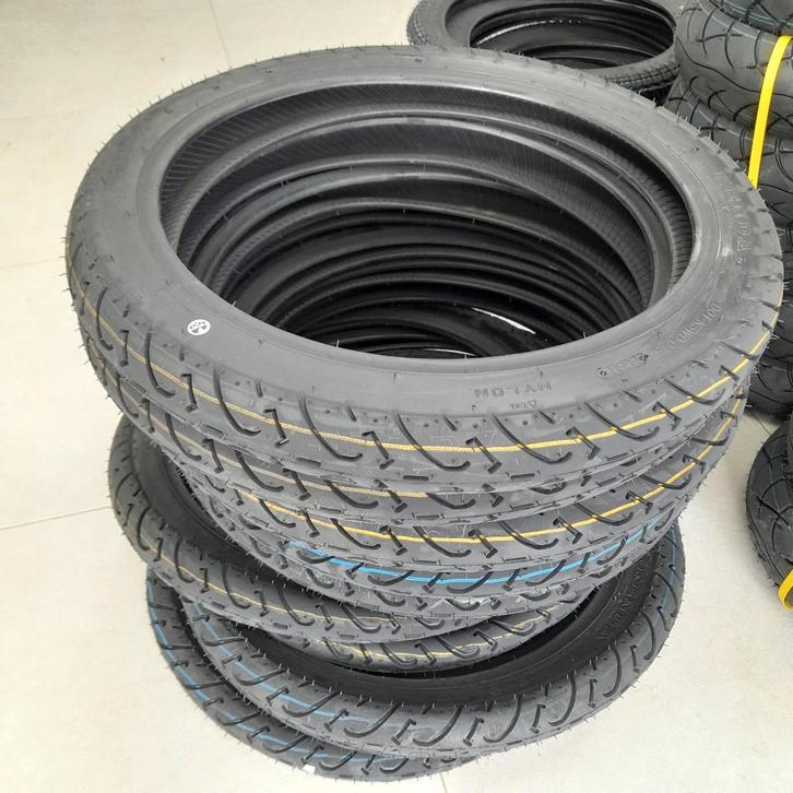 Pneu Wallaroo 2.50-16, Vélos & Vélomoteurs, Pièces de cyclomoteur | Général, Neuf, Autres types, Enlèvement