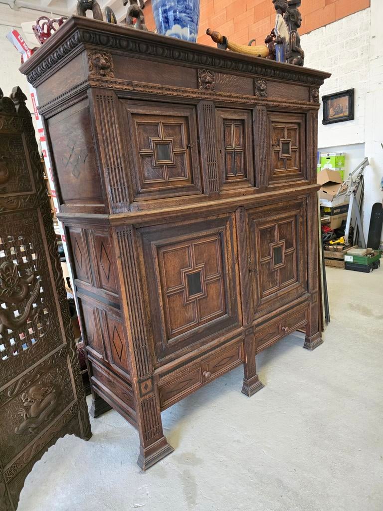 Armoires anciennes de la Renaissance du XVIIe siècle, Enlèvement