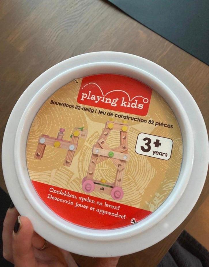 Playing Kids 82-delige bouwdoos., Kinderen en Baby's, Speelgoed | Educatief en Creatief, Zo goed als nieuw, Bouwen, Ophalen of Verzenden