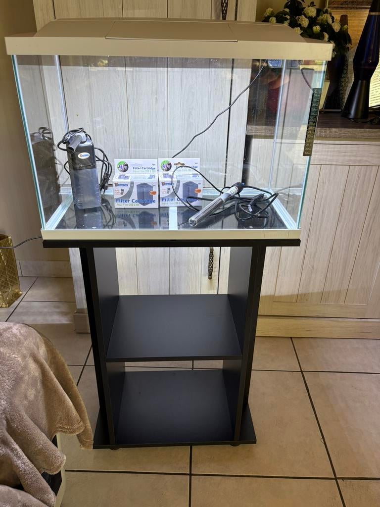 70l aquarium, Ophalen, Pomp, Aquariummeubel, Zo goed als nieuw